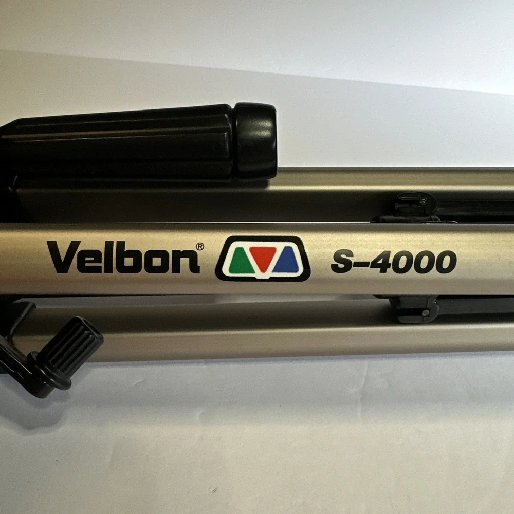 Velbon S-4000 Deluxe Tripod w/1/4